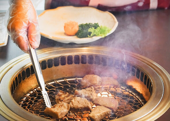 Berbuka Puasa di Gahyo: Aroma Daging Panggang, Hangatnya Kebersamaan, dan Amplop THR