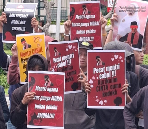 foto massa aksi ketika demonstrasi didepan kantor Kemnetrian Agama (praba/Ist)