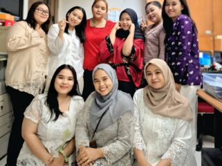 Sejumlah Karyawati PT. Spitze Indonesia mengenakan Kebaya saat perayaan Hari Kartini 21 April 2025 (foto: PRABA)