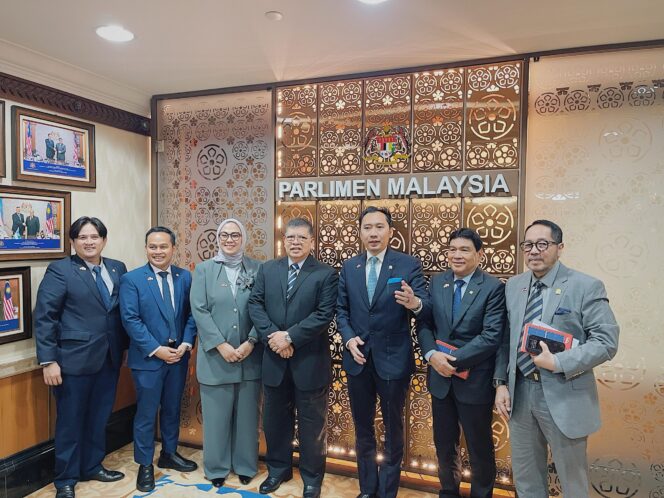 
					Legislator Demokrat “Turun Gunung” ke Malaysia, Bahas Narkoba, Sawit, hingga Nasib TKI
