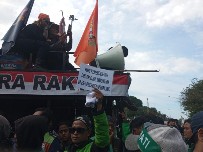 
					Aksi Demonstrasi Ojol 20 Mei 2025 di Patung Kuda, Jakarta Pusat. (Foto:Praba)