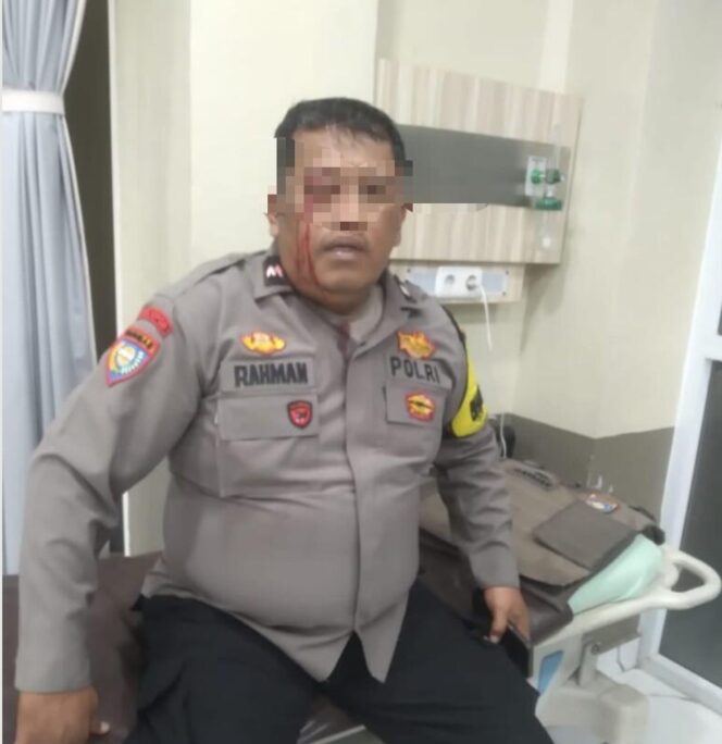 
					Aipda Abdul Rahman saat mendapatkan perawatan pertama (foto:Ist)