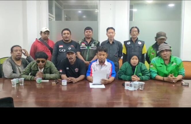 
					Aliansi Pengemudi Online Bersatu (APOB) saat melakukan konferensi Press, Rabu (28/05) di Jakarta (foto:Praba/Istimewa)