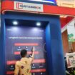 Sustainibox. Bukan alat sulap. Bukan juga kotak amal. Tapi kotak interaktif yang ngajak kamu mikir: gaya hidupmu ini udah ramah lingkungan belum, sih? (Foto:Praba/istimewa)