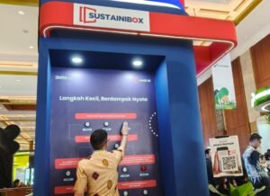 Sustainibox. Bukan alat sulap. Bukan juga kotak amal. Tapi kotak interaktif yang ngajak kamu mikir: gaya hidupmu ini udah ramah lingkungan belum, sih? (Foto:Praba/istimewa)