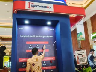 Sustainibox. Bukan alat sulap. Bukan juga kotak amal. Tapi kotak interaktif yang ngajak kamu mikir: gaya hidupmu ini udah ramah lingkungan belum, sih? (Foto:Praba/istimewa)