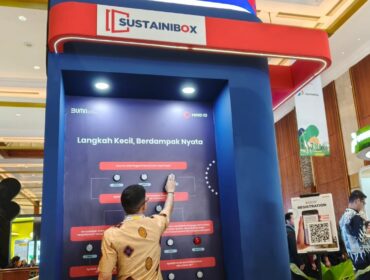 Sustainibox. Bukan alat sulap. Bukan juga kotak amal. Tapi kotak interaktif yang ngajak kamu mikir: gaya hidupmu ini udah ramah lingkungan belum, sih? (Foto:Praba/istimewa)