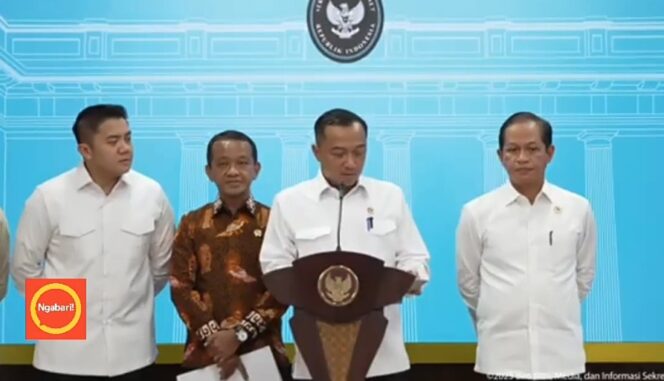 
					Menteri Energi dan Sumber Daya Mineral (ESDM) bahlil Lahadalia menegaskan bahwa empat Izin Usaha Pertambangan (IUP) nikel di Raja Ampat resmi dicabut. Empat perusahaan tersebut dinilai melanggar peraturan dalam konteks lingkungan. (Foto: Praba/Ist)