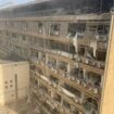 Serangan rudal Iran menghantam bangunan di Ramat Gan, Israel, pada Jumat (13/06/2025) (Reuters)