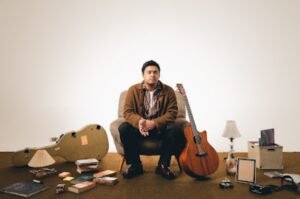 musisi muda Nadhif Basalamah siap mempersembahkan kelanjutan perjalanan musikalnya melalui sebuah album deluxe terbaru bertajuk “Nadhif (laman berikutnya)”(foto:Praba/Ist)
