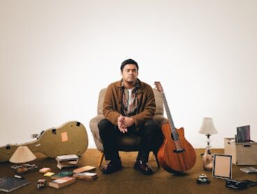 musisi muda Nadhif Basalamah siap mempersembahkan kelanjutan perjalanan musikalnya melalui sebuah album deluxe terbaru bertajuk “Nadhif (laman berikutnya)”(foto:Praba/Ist)