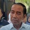 Presiden ke-7 RI, Joko Widodo (Jokowi), merayakan ulang tahun ke-64 hari ini, Sabtu (21/6/2025). Sejumlah warga mendatangi rumah pribadinya (foto: Praba/Ist)