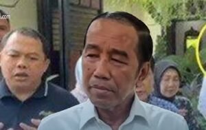 Presiden ke-7 RI, Joko Widodo (Jokowi), merayakan ulang tahun ke-64 hari ini, Sabtu (21/6/2025). Sejumlah warga mendatangi rumah pribadinya (foto: Praba/Ist)