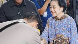 Politikus PDIP Guntur Romli menilai hal tersebut wajar. Lantaran, Megawati telah dianggap ibu bangsa. (Foto ; Ist)