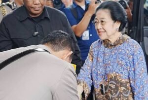 Politikus PDIP Guntur Romli menilai hal tersebut wajar. Lantaran, Megawati telah dianggap ibu bangsa. (Foto ; Ist)