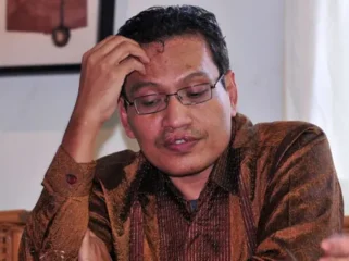 Ketua Pengurus Besar Nahdlatul Ulama (PBNU), Ulil Abshar Abdalla, mendadak jadi sorotan karena menyebut aktivis lingkungan yang menolak tambang nikel di Raja Ampat sebagai Wahabi.(foto:ist)