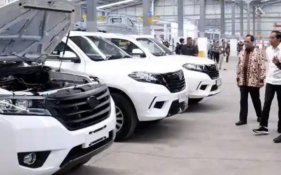 Sidang gugatan macetnya produksi mobil Esemka kembali digelar di PN Solo, Rabu (9/7/2025), dengan permintaan penggugat agar pabrik di Boyolali diperiksa.(Foto:Biro Pers Kepresidenan)