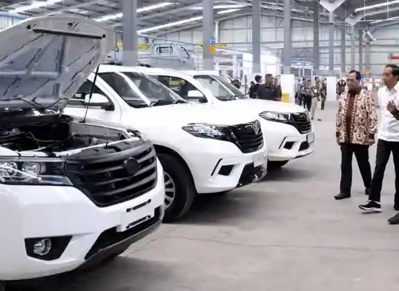 Sidang gugatan macetnya produksi mobil Esemka kembali digelar di PN Solo, Rabu (9/7/2025), dengan permintaan penggugat agar pabrik di Boyolali diperiksa.(Foto:Biro Pers Kepresidenan)