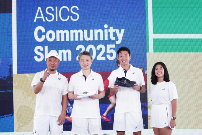 
					Gambar 1. (kiri-kanan) Billy Mabila Product Merchandiser of Core Performance Sports (CPS)
ASICS Indonesia, Mitsuyuki Tominaga President and COO ASICS, Sota Fukushima
President Director ASICS Indonesia, dan Maitri Widyakirana Marketing Lead
of Core Performance Sports (CPS) ASICS Indonesia (doc.Istimewa)