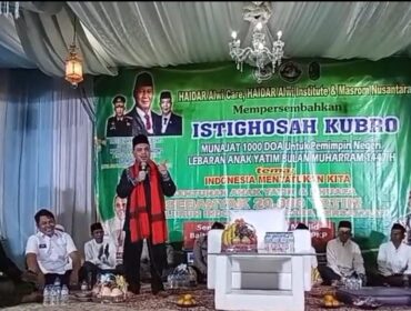 Ribuan jamaah dari berbagai daerah tumplek blek dalam acara bertajuk “Munajat 1000 Doa untuk Pemimpin Negeri.” (foto:Ist)