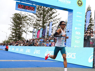Robi Syianturi mencatat waktu 2 jam 15 menit 04 detik, memecahkan rekor pribadinya di Valencia Marathon 2024 (2:17:14) sekaligus melampaui rekor Asia Tenggara milik Tony Ah-Thit Payne (2:16:56) yang bertahan sejak 2018.(Foto:Ist)