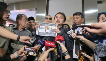Praperadilan Roy Suryo resmi bergulir. Polda Metro Jaya memastikan seluruh proses penyidikan telah sesuai SOP dan KUHAP, sementara Roy meminta hakim membatalkan penggeledahan, penangkapan, dan penahanannya.