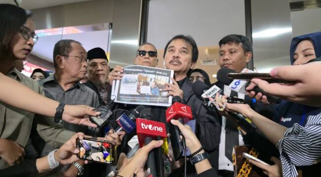 Pakar telematika Roy Suryo meyakini bahwa ijazah Presiden ke-7 RI, Joko Widodo (Jokowi), diduga kuat palsu hingga 99,9 persen.(Foto; Istimewa)