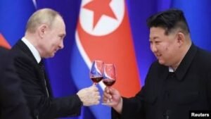Pemimpin Korea Utara Kim Jong Un mengatakan kepada Menteri Luar Negeri Rusia Sergei Lavrov bahwa pihaknya siap mendukung Rusia tanpa syarat dalam perangnya di Ukraina.(Foto: Reuters)