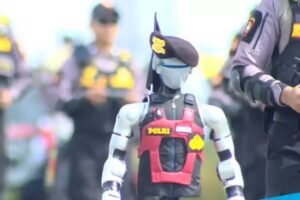ICW mendesak Polri transparan soal anggaran pengadaan robot polisi, bukan sekadar pamer teknologinya. (Foto: tangkap Layar )