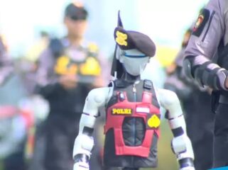 ICW mendesak Polri transparan soal anggaran pengadaan robot polisi, bukan sekadar pamer teknologinya. (Foto: tangkap Layar )