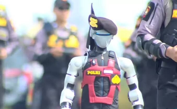 ICW mendesak Polri transparan soal anggaran pengadaan robot polisi, bukan sekadar pamer teknologinya. (Foto: tangkap Layar )