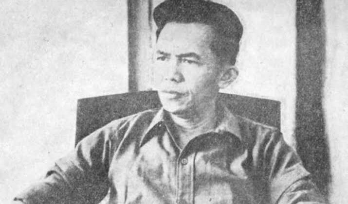 Sejarah pilu Tan Malaka, tokoh yang disebut Bapak Republik Indonesia. Dialah pencetus ide “Republik” jauh sebelum Soekarno-Hatta, namun tragisnya justru dieksekusi oleh negaranya sendiri. Kenali kisah hidup, perjuangan, hingga ironi nasib Tan Malaka.(foto:Istimewa)
