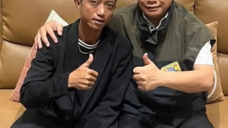 Rencana aksi besar di Pati batal hanya sehari setelah diumumkan. Ahmad Husein, inisiator AMPB, memilih mundur usai video call dengan Bupati Sudewo. Apa benar aspirasi rakyat bisa selesai hanya dengan kuota internet?(Foto:Istimewa)