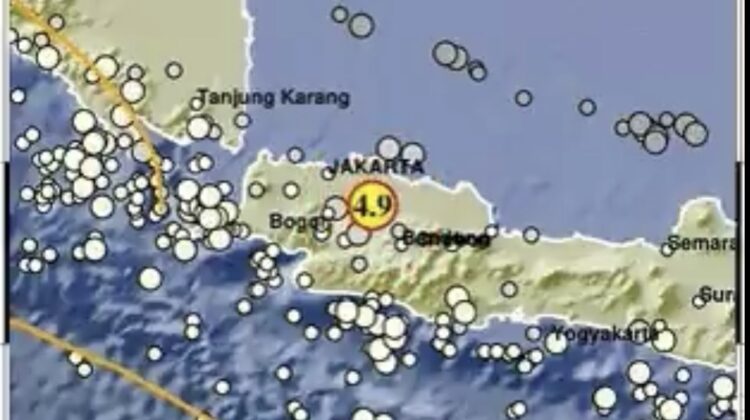 Gempa berkekuatan 4,9 SR mengguncang Bekasi, Jawa Barat, Rabu malam (20/8/2025). BMKG mencatat pusat gempa berada 14 km tenggara Bekasi dengan kedalaman 10 km. Warga diminta tetap waspada karena data masih bisa berubah.

