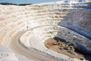 Indonesia duduk di atas cadangan uranium dan thorium terbesar di dunia, tapi rakyat masih ribut bayar token listrik 20 ribu. Haidar Alwi ingatkan: energi nuklir bisa jadi jalan kedaulatan atau kutukan baru bila salah kelola.(Foto:istimewa)