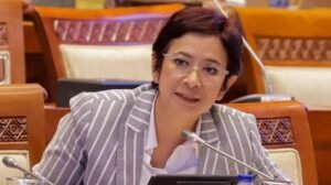 Nurul Arifin, anggota DPR RI Fraksi Golkar, mengingatkan massa aksi di Gedung DPR untuk tidak anarkis. Ia menegaskan aspirasi rakyat akan didengar dan diperjuangkan, selama unjuk rasa berjalan damai dan kondusif.(Foto: Istimewa)
