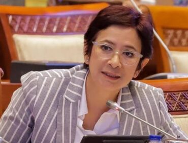 Nurul Arifin, anggota DPR RI Fraksi Golkar, mengingatkan massa aksi di Gedung DPR untuk tidak anarkis. Ia menegaskan aspirasi rakyat akan didengar dan diperjuangkan, selama unjuk rasa berjalan damai dan kondusif.(Foto: Istimewa)