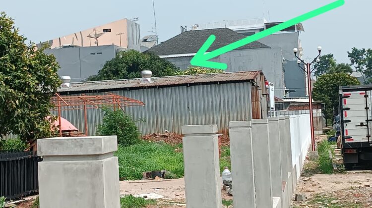 Lahan fasum di Perumahan Kalideres Permai, Jakarta Barat, yang seharusnya jadi ruang hijau masih dikuasai bangunan liar. Warga mendesak Gubernur DKI Jakarta turun tangan.(Foto:istimewa)