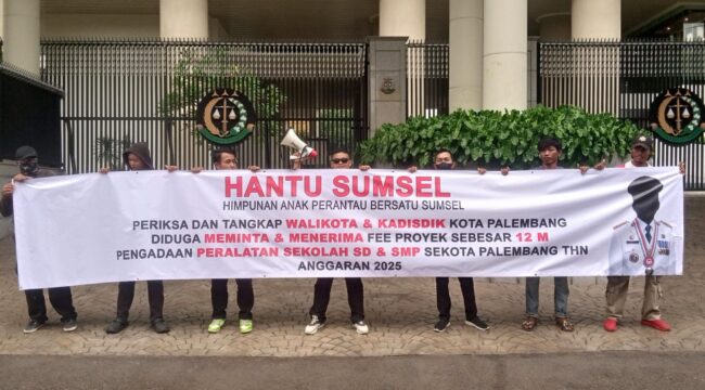 HANTU Sumsel mendesak Kejaksaan Agung untuk memeriksa Walikota Palembang Ratu Dewa terkait dugaan fee proyek pendidikan Rp 84 miliar yang berpotensi merugikan ribuan siswa.(Foto:Istimewa)