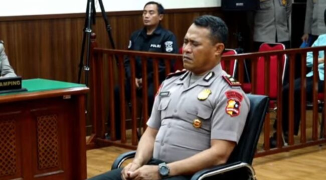 Kompol C dipecat tak hormat usai rantis yang ditumpanginya melindas ojol hingga tewas. Kasus ini disorot publik dan Kompolnas.(foto: Kompas.com)

