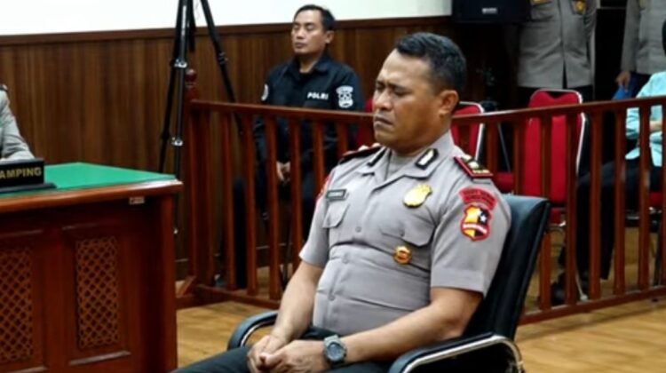 Kompol C dipecat tak hormat usai rantis yang ditumpanginya melindas ojol hingga tewas. Kasus ini disorot publik dan Kompolnas.(foto: Kompas.com)

