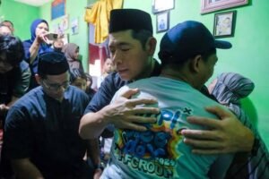 CEO Grab Anthony Tan terbang ke Makassar melayat driver Grab yang tewas. Grab beri santunan, BPJS, dan jaminan usaha untuk keluarga.(Foto:Istimewa)