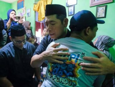 CEO Grab Anthony Tan terbang ke Makassar melayat driver Grab yang tewas. Grab beri santunan, BPJS, dan jaminan usaha untuk keluarga.(Foto:Istimewa)
