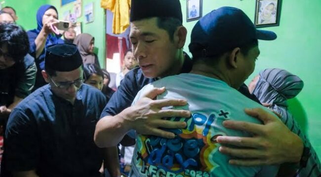 CEO Grab Anthony Tan terbang ke Makassar melayat driver Grab yang tewas. Grab beri santunan, BPJS, dan jaminan usaha untuk keluarga.(Foto:Istimewa)