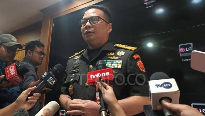 
					Kementerian Pertahanan (Kemhan) melaporkan Majalah Tempo ke Dewan Pers terkait isu darurat militer. Brigjen TNI Frega Wenas menegaskan pemberitaan itu tidak benar dan perlu diluruskan.(Foto:Ist)