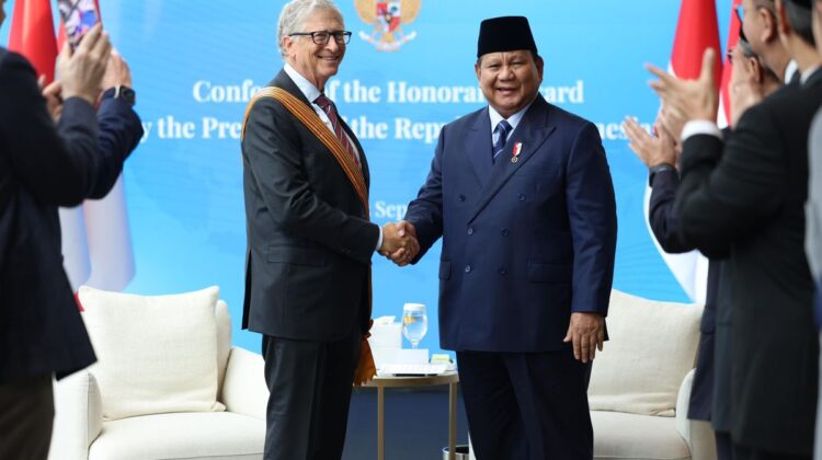 Presiden Prabowo bertemu Bill Gates di sela Sidang Umum PBB ke-80, New York. Prabowo menganugerahkan Bintang Jasa Utama atas dedikasi Gates di bidang kesehatan, pendidikan, dan kemanusiaan.(Foto:Istimewa)
