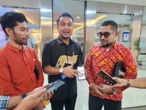 Tim hukum Haidar Alwi Institute mendatangi Bareskrim Polri, Jakarta, Kamis (9/10/2025), untuk konsultasi terkait akun medsos yang menyebarkan tuduhan hoaks soal putra Kapolri dan tambang ilegal.(Foto : Istimewa)