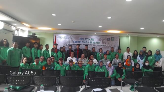 
					LPBINU DKI Jakarta dorong kolaborasi pentahelix tangani ancaman rob dan penurunan tanah. Para ahli, akademisi, dan lembaga bahas solusi agar Jakarta tak tenggelam.(foto:Istimewa)