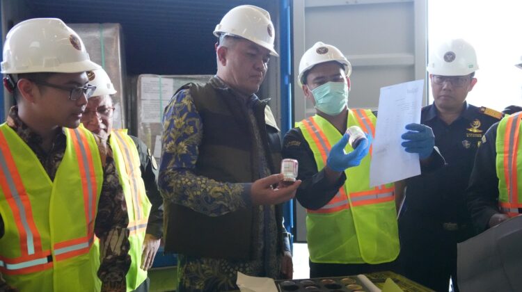 Barantin kirim 25 ribu botol olahan sarang burung walet ke Vietnam senilai Rp1 miliar. Hilirisasi ala pemerintahan Prabowo ini bikin ekspor makin cepat, bernilai tinggi, dan berpihak pada ekonomi rakyat.(Foto: Istimewa)