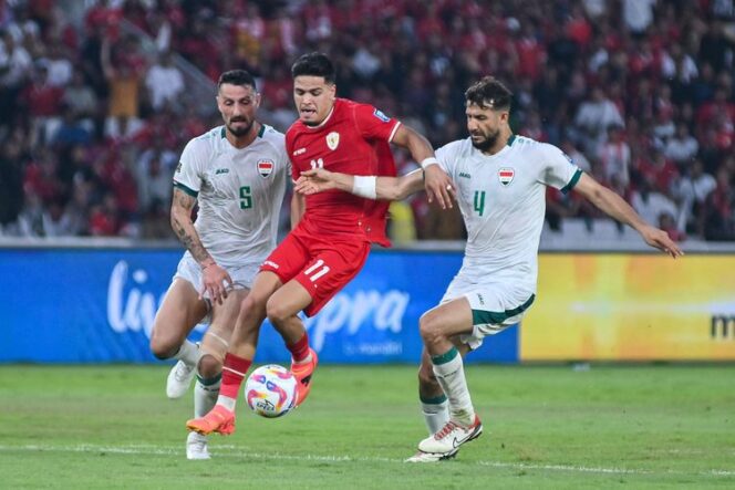 
					Timnas Indonesia berusaha membongkar pertahanan Irak, tapi gagal mencetak gol di babak keempat kualifikasi Piala Dunia 2026